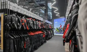 Jak dobrać kombinezon motocyklowy, aby zapewnić bezpieczeństwo i komfort