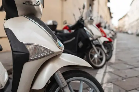 Przegląd motoroweru co sprawdzają - kluczowe elementy do kontroli