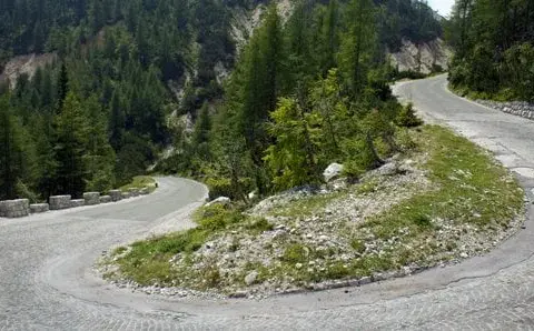 Najpiękniejsze trasy motocyklowe w Słowenii, które musisz przejechać