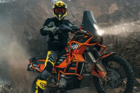 Jaki olej do amortyzatorów motocyklowych? Wybierz najlepszy dla siebie