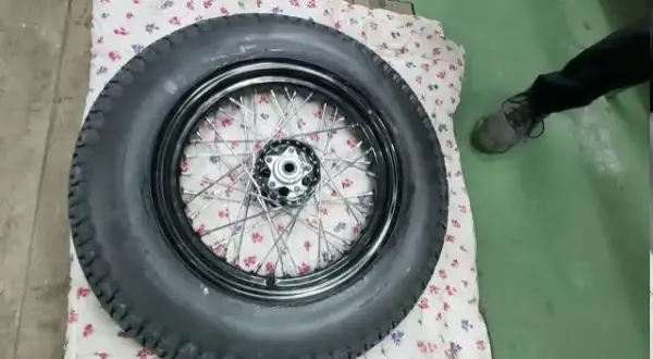 Jak wyważyć koło motocyklowe - uniknij drgań i popraw bezpieczeństwo
