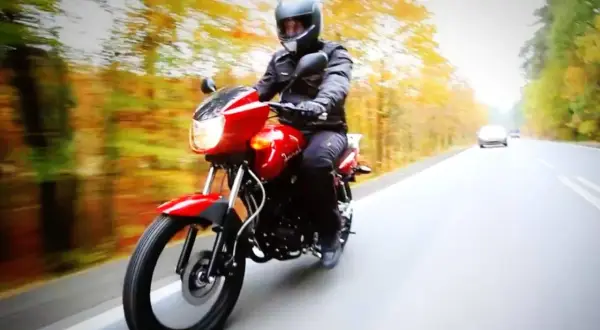 Czy można jeździć motorowerem na dowód? Sprawdź ważne przepisy