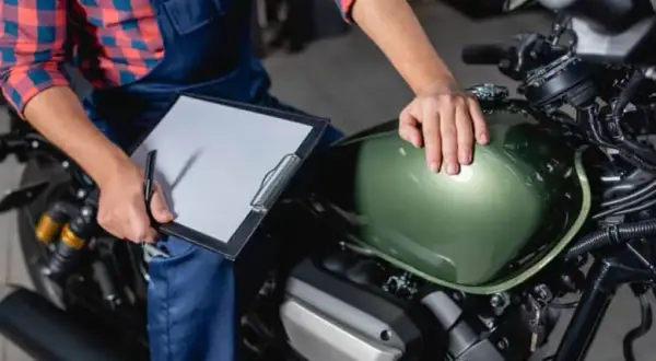 Ile kosztuje rejestracja motoroweru? Sprawdź, by uniknąć wysokich opłat
