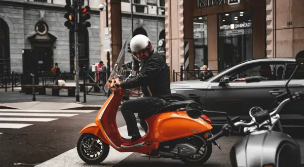 Ile kosztuje przerejestrowanie motoroweru? Sprawdź, aby nie przepłacić