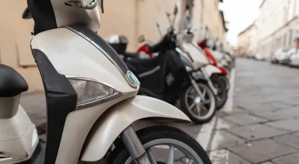 Przegląd motoroweru co sprawdzają - kluczowe elementy do kontroli