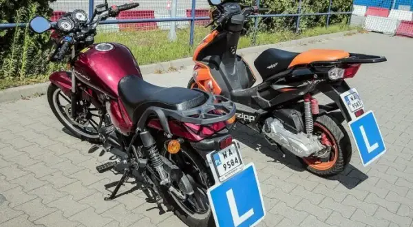 Czy motorower jest pojazdem silnikowym? Sprawdź ważne informacje!