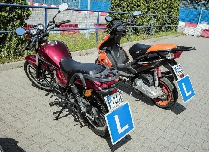 Czy motorower jest pojazdem silnikowym? Sprawdź ważne informacje!