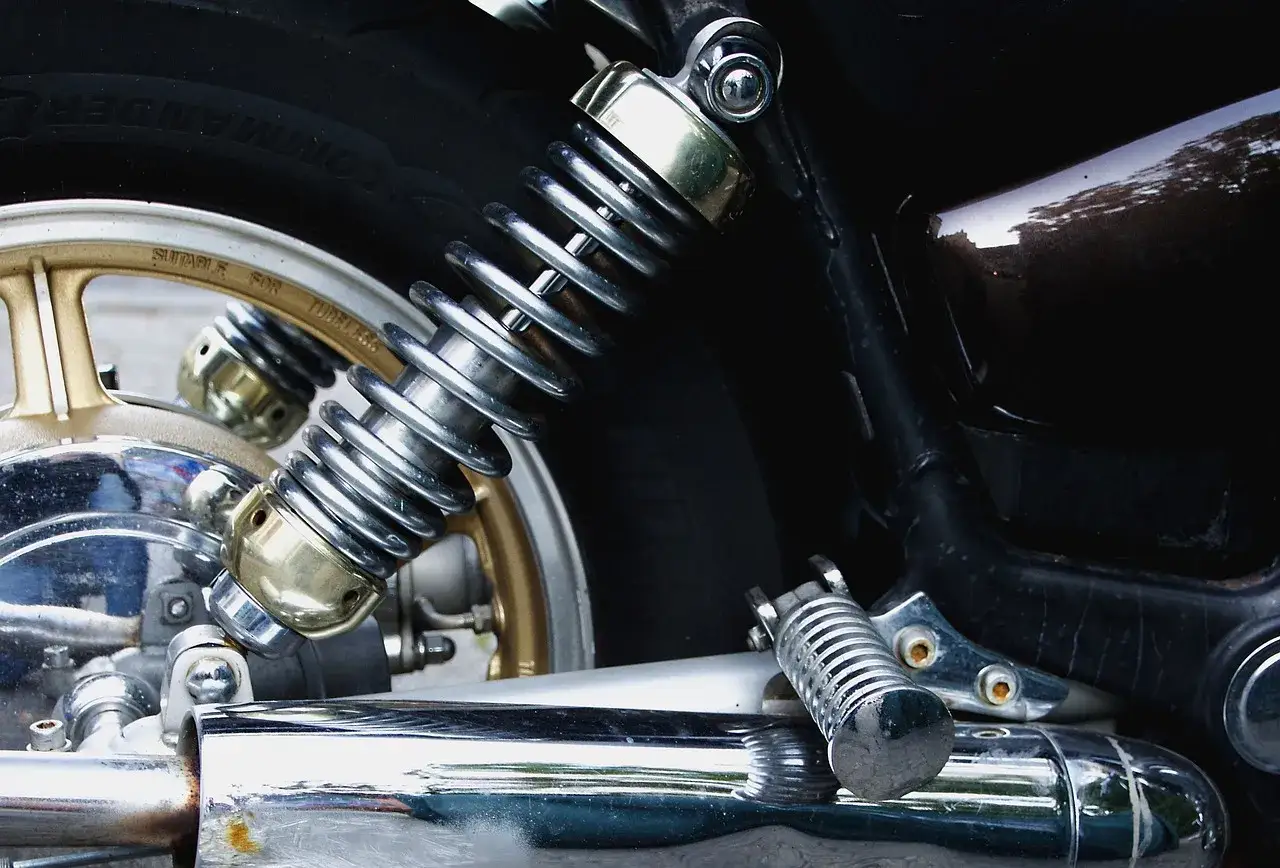 Zdjęcie Jaki olej do amortyzatorów motocyklowych? Wybierz najlepszy dla siebie