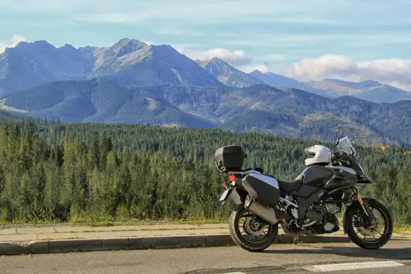 Fajna trasa motocyklowa w Polsce: odkryj malownicze widoki i atrakcje