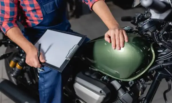 Ile kosztuje rejestracja motoroweru? Sprawdź, by uniknąć wysokich opłat