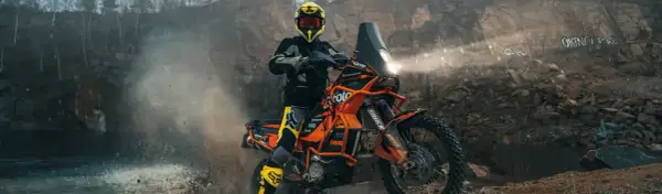 Jaki olej do amortyzatorów motocyklowych? Wybierz najlepszy dla siebie