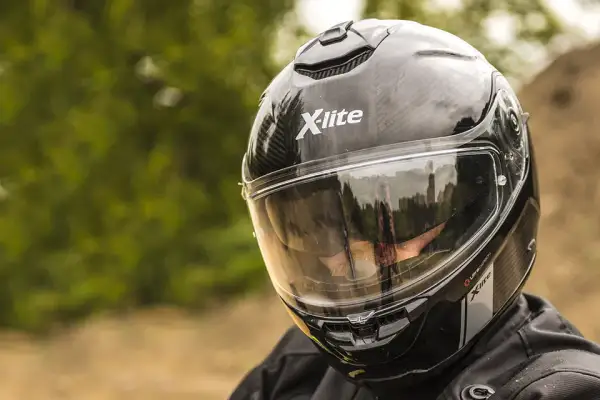 Jak czyścić kask motocyklowy, aby uniknąć uszkodzeń i poprawić bezpieczeństwo