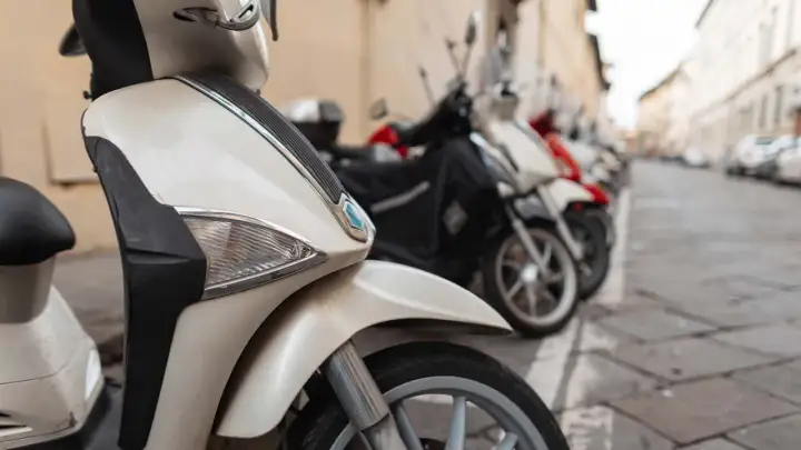 Przegląd motoroweru co sprawdzają - kluczowe elementy do kontroli